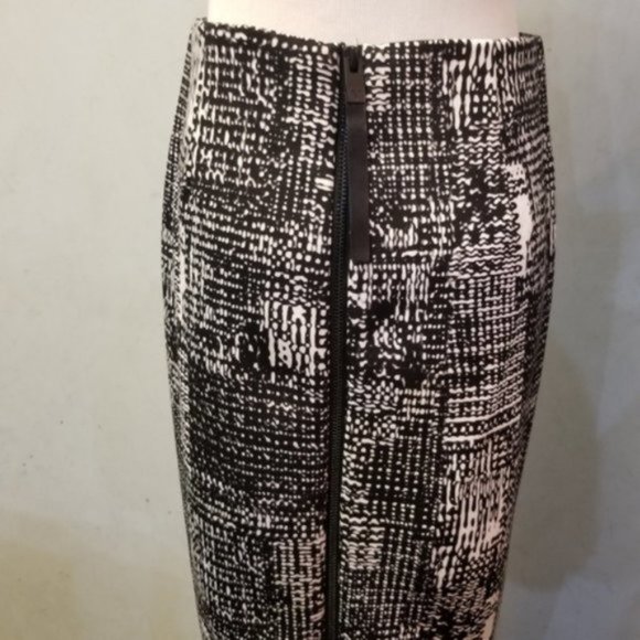 Vince Camuto printed pencil skirt size Small (96) - Picture 2 of 7